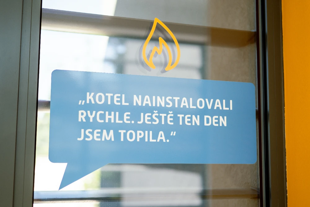 Pozitivní rezence na skle obchodní kanceláře